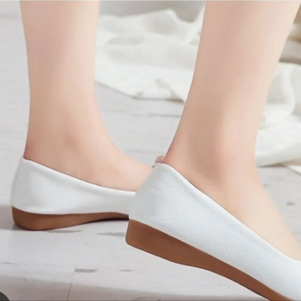 BRAND NEW TOP MODA COMFORT RHINESTONE EMBELLISHED FLATS